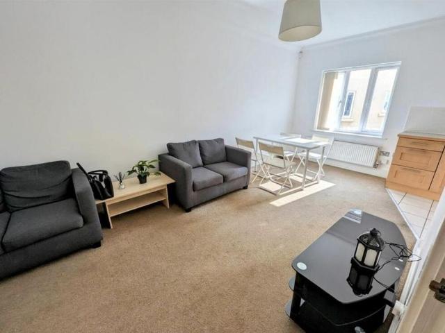 4 bedroom terraced house to rent