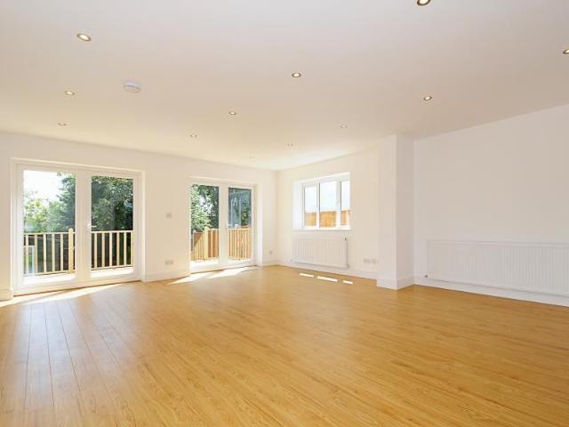 4 bedroom terraced house to rent