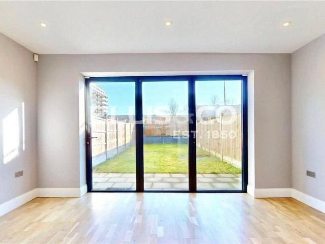 4 bedroom terraced house to rent