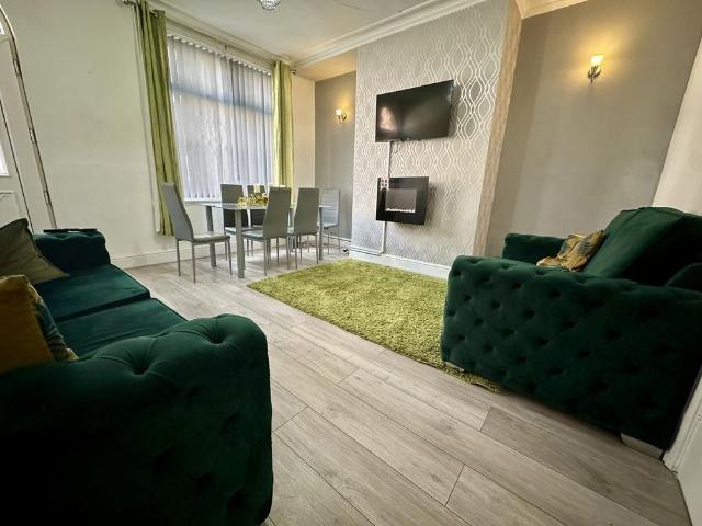 4 bedroom terraced house to rent