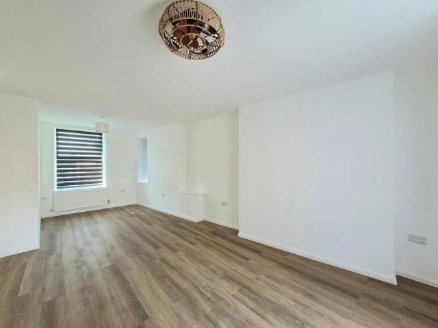 4 bedroom terraced house to rent