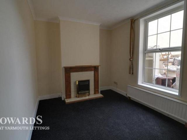 4 bedroom terraced house to rent