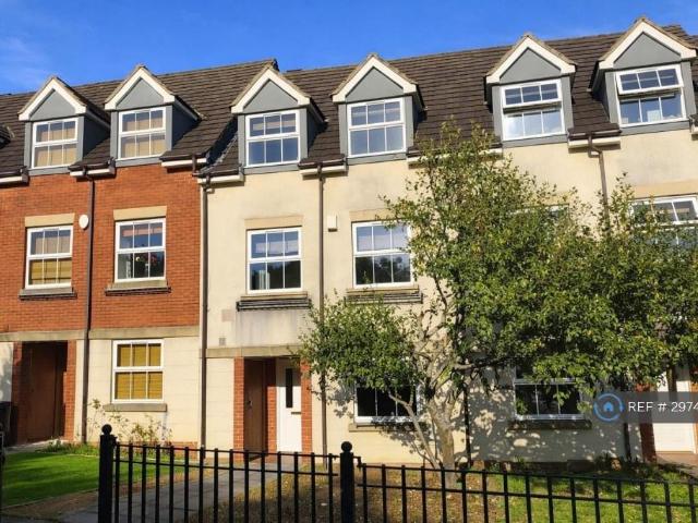 4 bedroom terraced house to rent