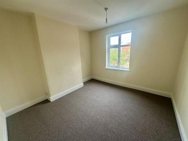 4 bedroom terraced house to rent