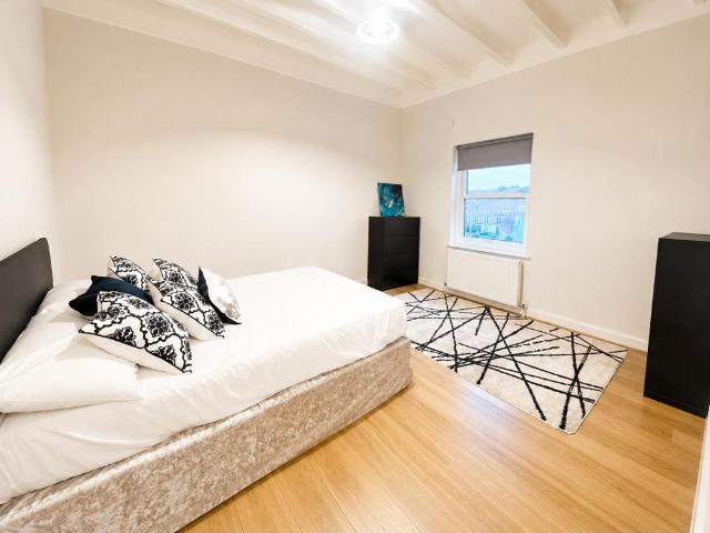 4 bedroom terraced house to rent