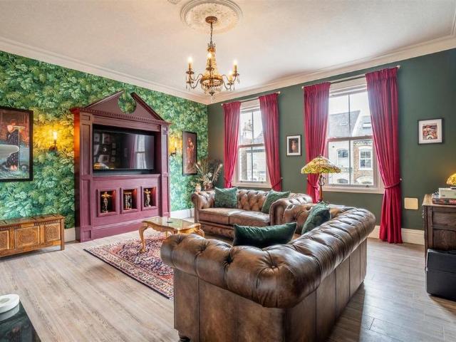 4 bedroom terraced house to rent