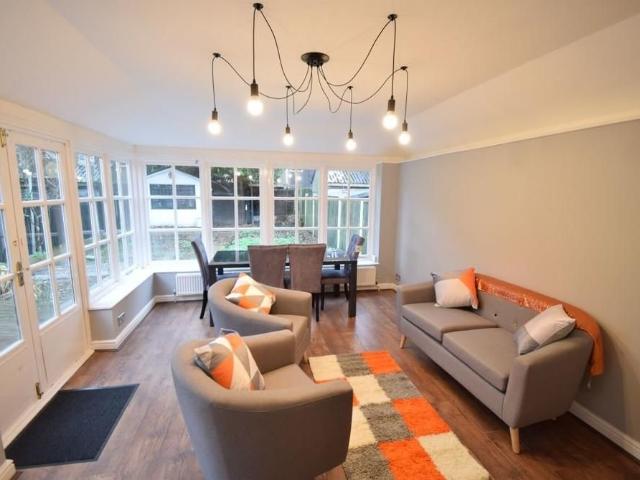 4 bedroom terraced house to rent