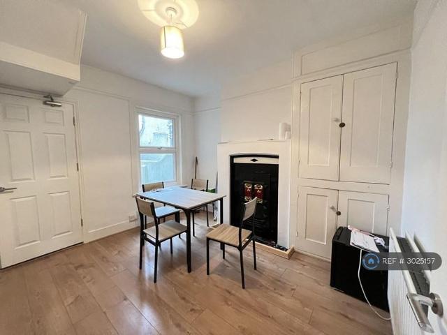 4 bedroom terraced house to rent