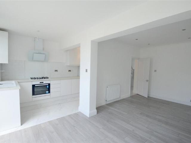 4 bedroom terraced house to rent