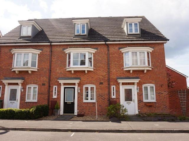4 bedroom terraced house to rent