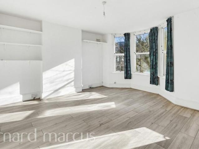 4 bedroom terraced house to rent