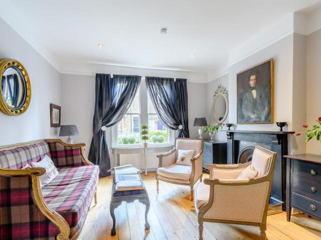 4 bedroom terraced house to rent