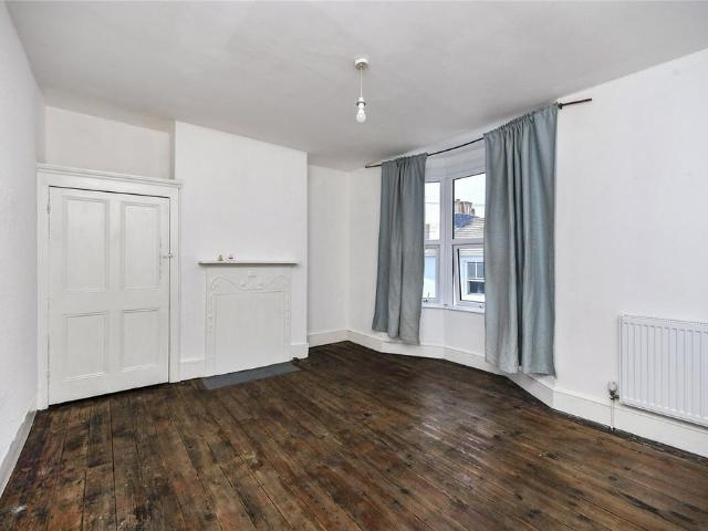 4 bedroom terraced house to rent