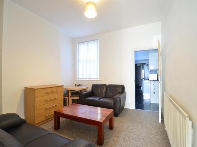 4 bedroom terraced house to rent