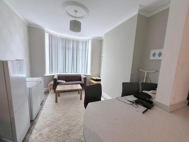 4 bedroom terraced house to rent
