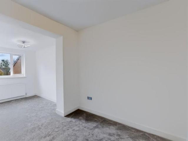 4 bedroom terraced house to rent