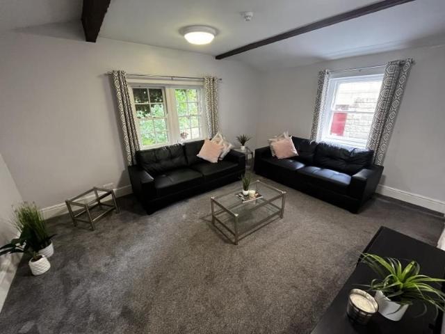 4 bedroom terraced house to rent
