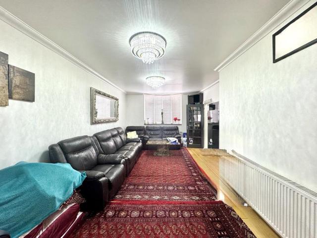 4 bedroom terraced house to rent