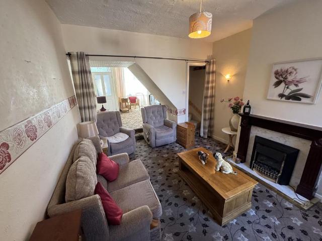 4 bedroom terraced house to rent