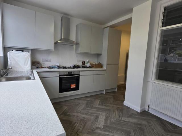 4 bedroom terraced house to rent