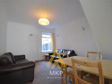 4 bedroom terraced house to rent