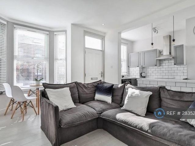 4 bedroom terraced house to rent