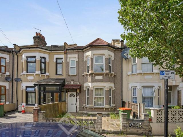 4 bedroom terraced house to rent
