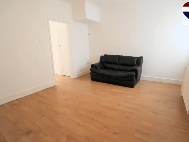 4 bedroom terraced house to rent
