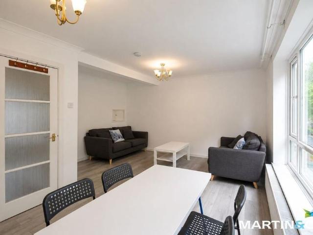 4 bedroom terraced house to rent