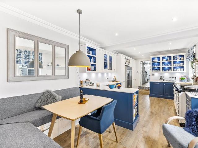 4 bedroom terraced house to rent
