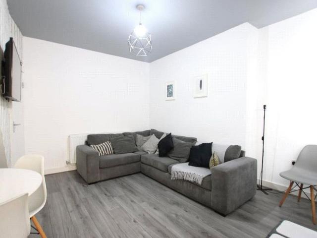 4 bedroom terraced house to rent