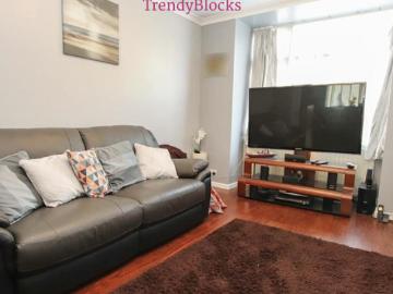 4 bedroom terraced house to rent