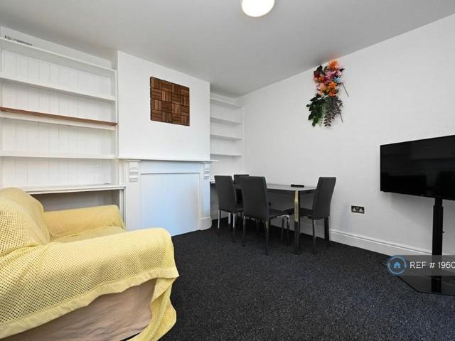 4 bedroom terraced house to rent