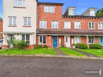 4 bedroom terraced house to rent