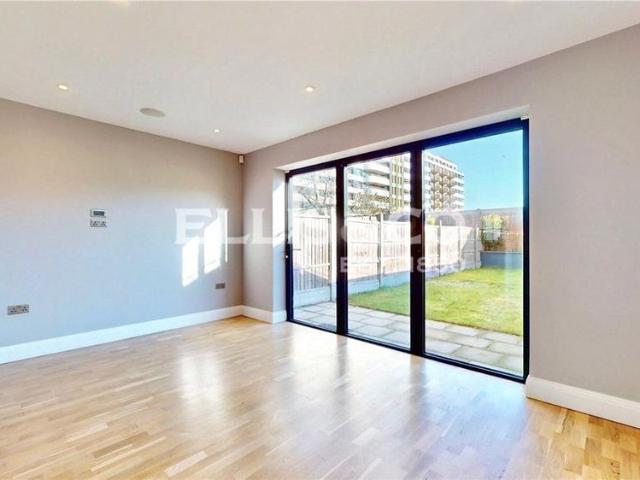 4 bedroom terraced house to rent