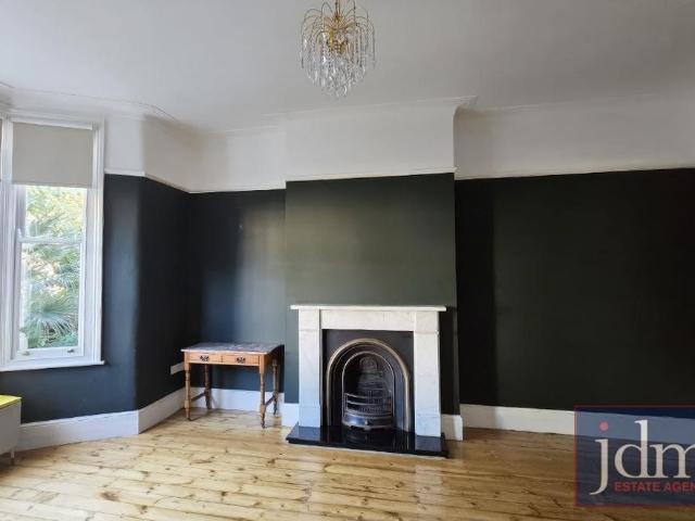 4 bedroom terraced house to rent