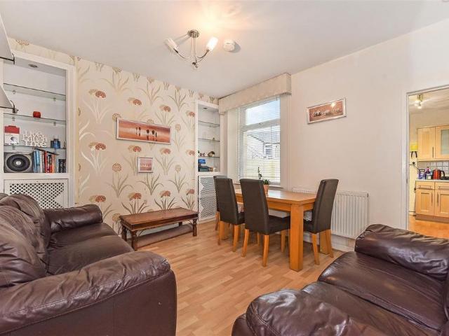 4 bedroom terraced house to rent