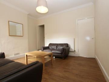 4 bedroom terraced house to rent