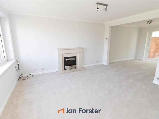 4 bedroom terraced house to rent
