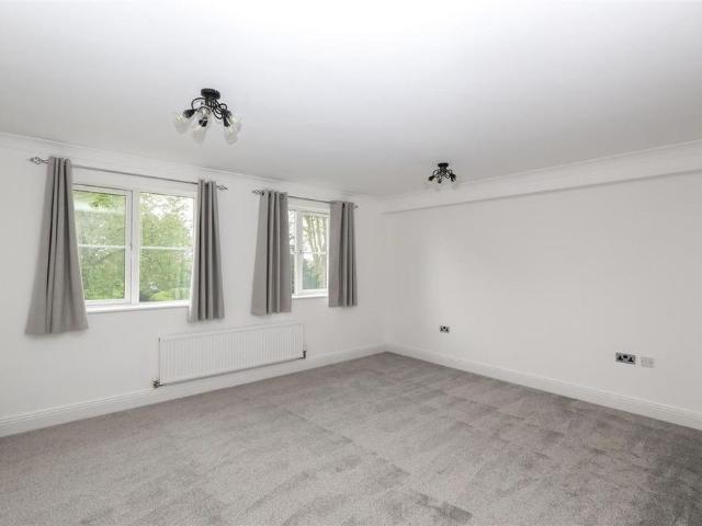 4 bedroom terraced house to rent