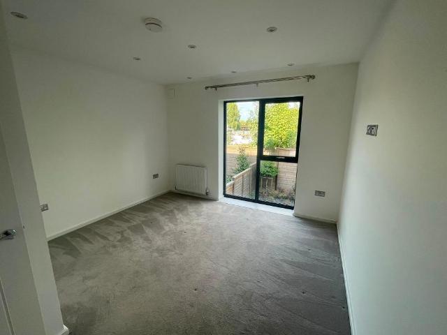 4 bedroom terraced house to rent