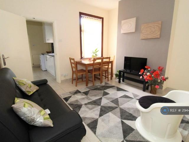 4 bedroom terraced house to rent