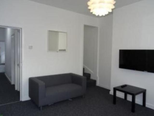 4 bedroom terraced house to rent