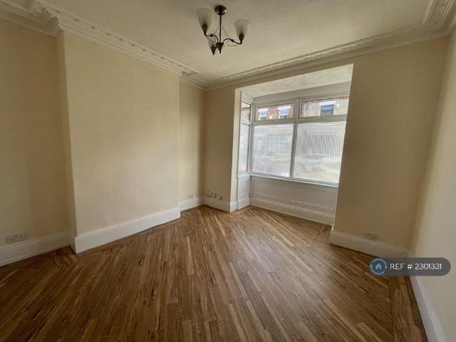 4 bedroom terraced house to rent