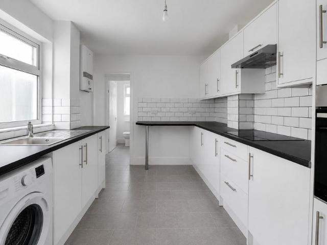 4 bedroom terraced house to rent