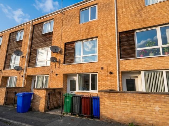 4 bedroom terraced house to rent