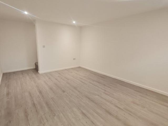 4 bedroom terraced house to rent