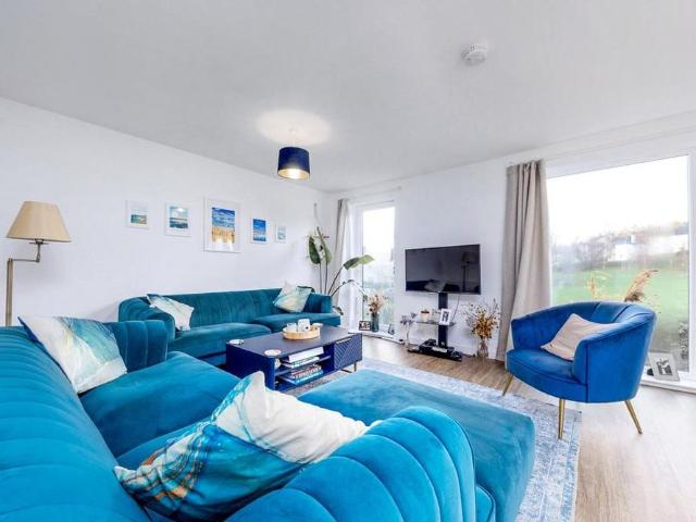 4 bedroom terraced house to rent