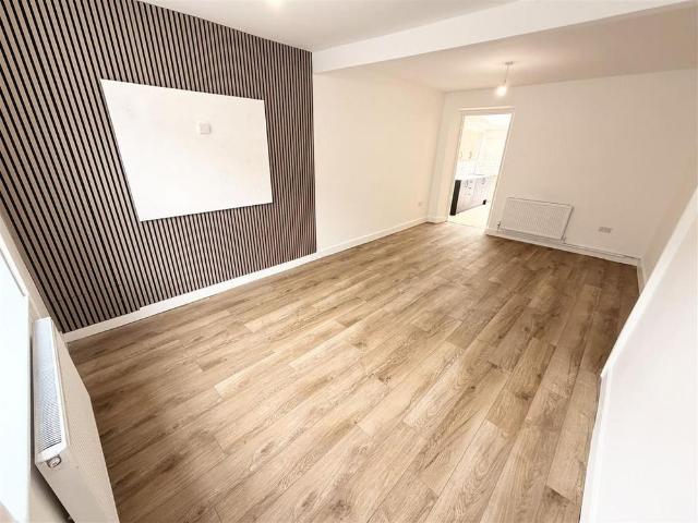 4 bedroom terraced house to rent