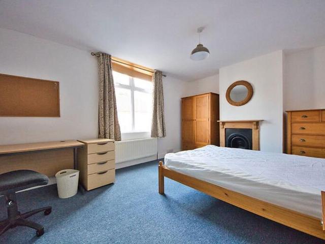 4 bedroom terraced house to rent